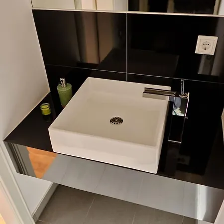 Stilvolle Altbauwohnung Nahe Duesseldorf Mit Balkon & Parkplatz 诺伊斯