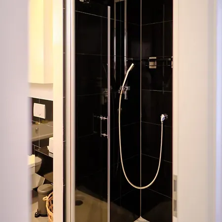 Stilvolle Altbauwohnung Nahe Duesseldorf Mit Balkon & Parkplatz * 诺伊斯