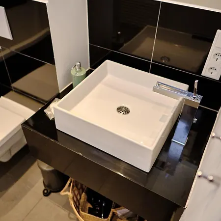 Stilvolle Altbauwohnung Nahe Duesseldorf Mit Balkon & Parkplatz 诺伊斯
