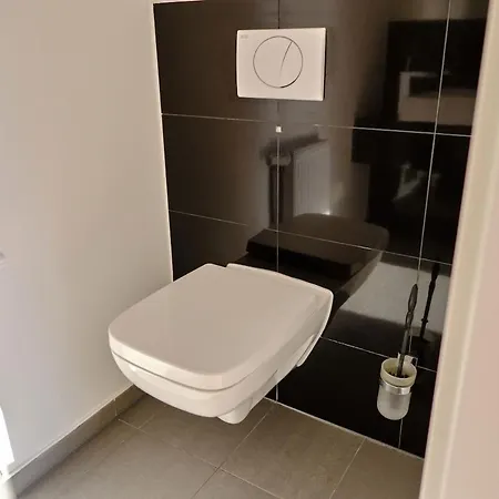 Stilvolle Altbauwohnung Nahe Duesseldorf Mit Balkon & Parkplatz 公寓